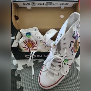 Converse high top shoes, M 8.5, W 10.5, white beetle and flower design new